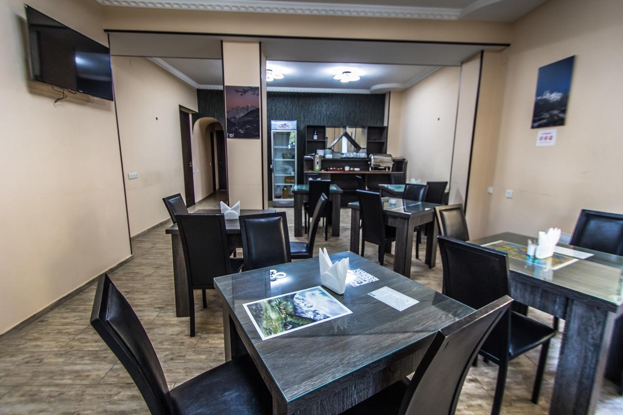 Hotel Svanseti Mestia Ngoại thất bức ảnh